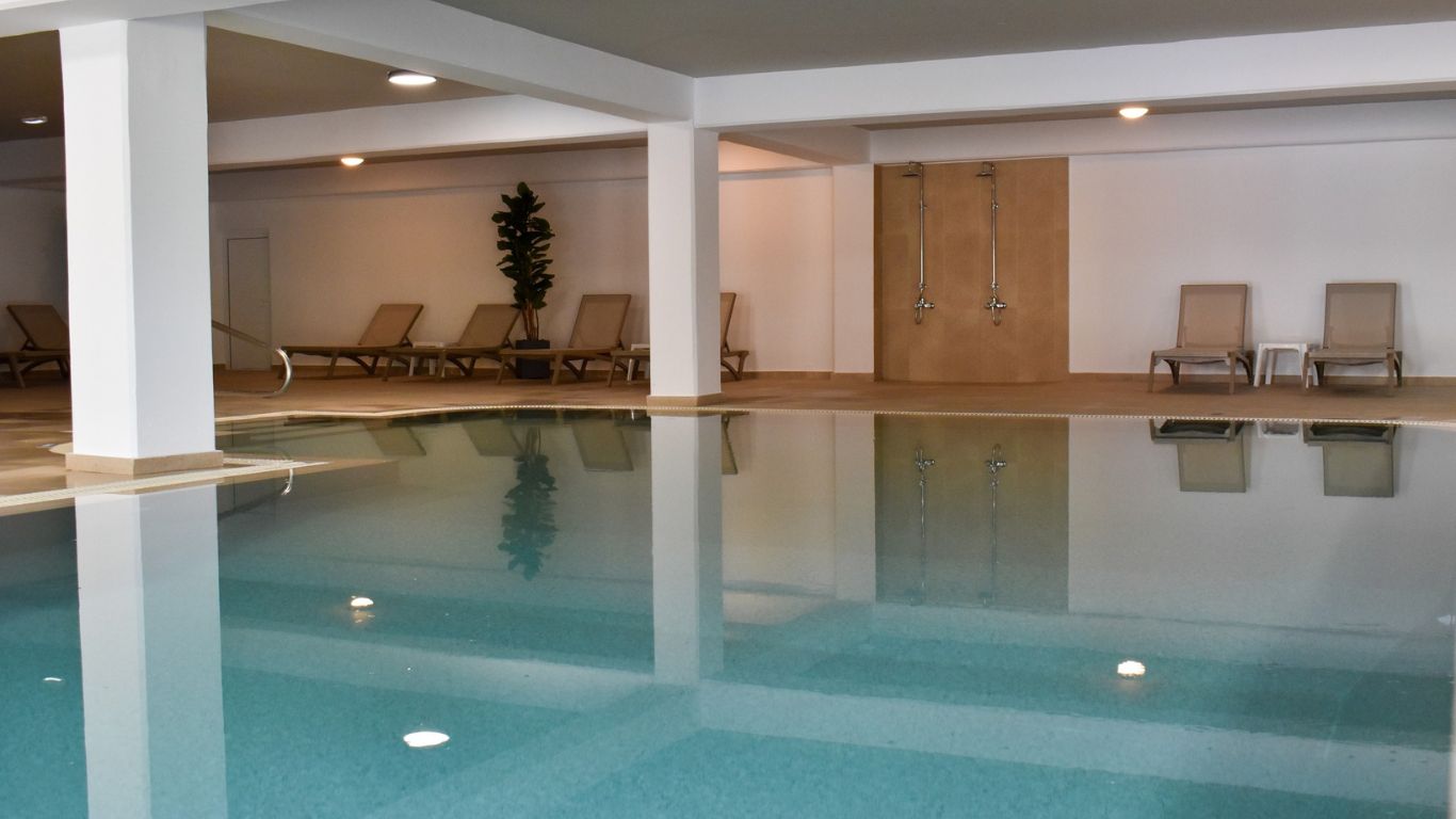 Indoors pool of hotel Mayfair in Paphos
